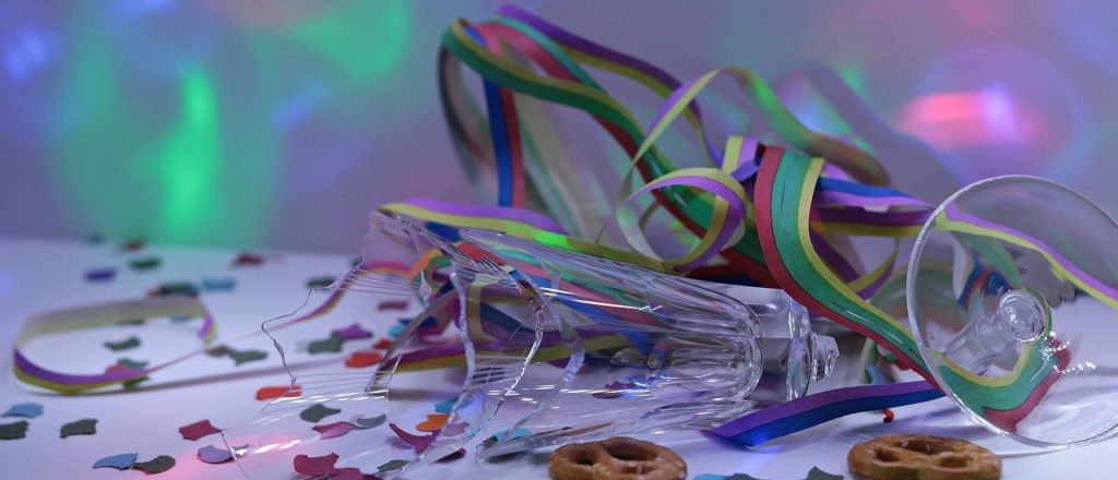 Glas - Scherben - Gefahren im Haushalt für Katzen