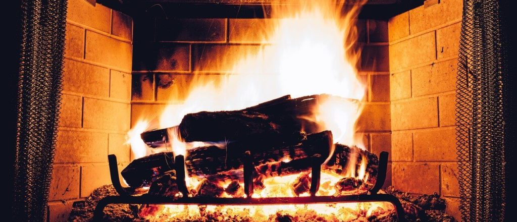Kamin und Grill sichern - Gefahren für Katzen im Haushalt